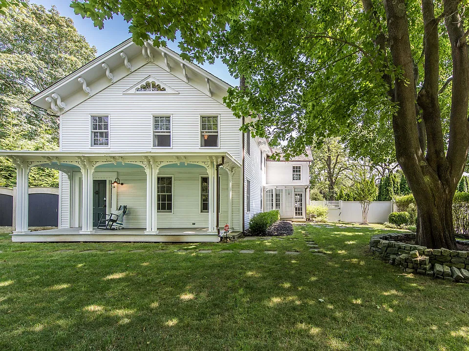 274 Main St