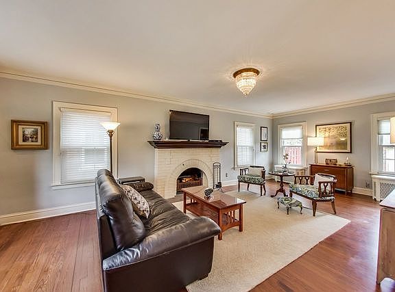 5th image of 276 W Elm Park Ave
