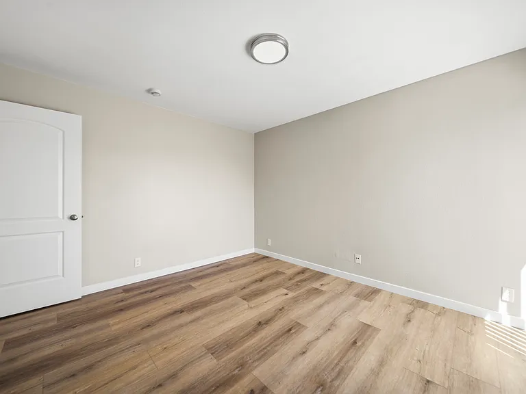 541 N 6th St #F — Photo 17