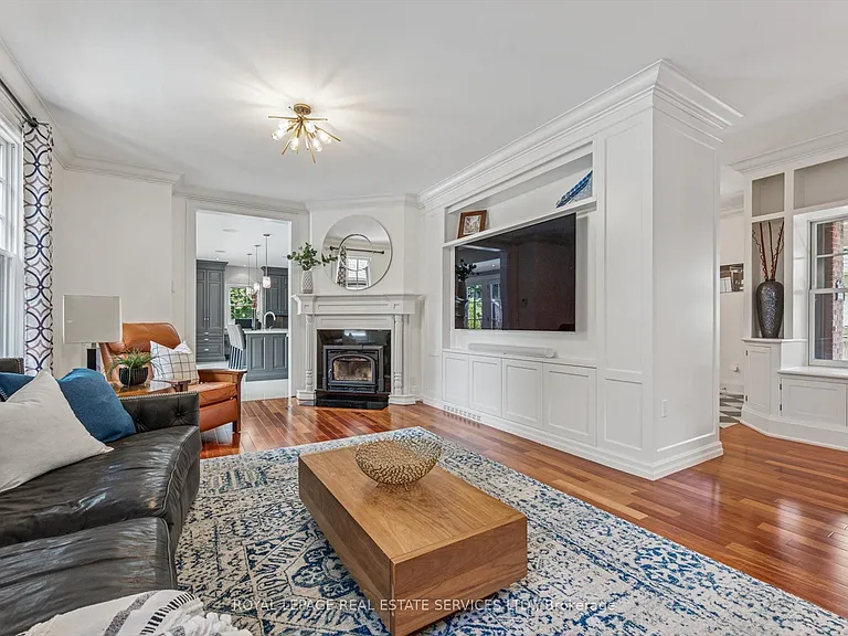 335 Lakeshore Rd W — Photo 15
