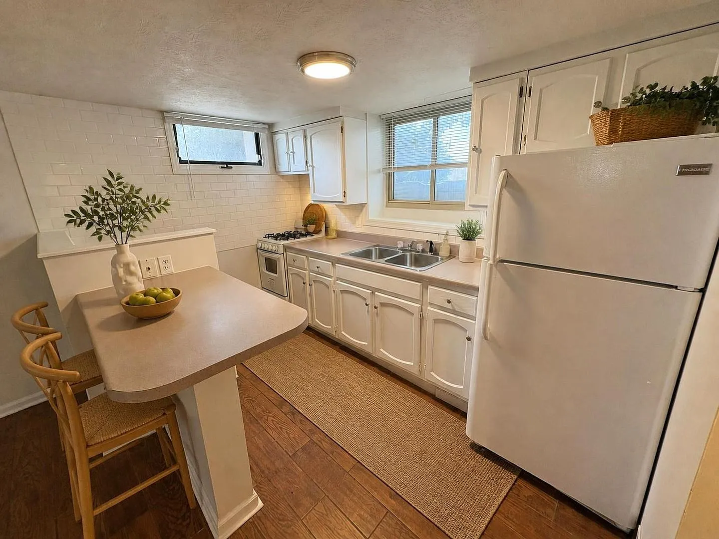 2917 Jackson St — Photo 2