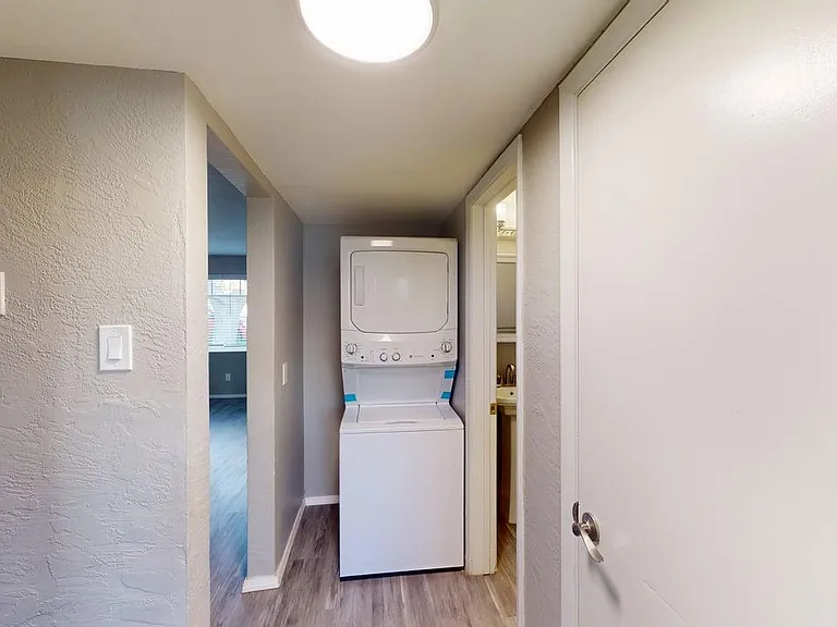 10216 Candelaria Rd NE — Photo 37