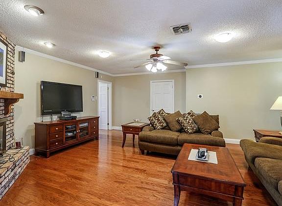 5th image of 2037 N Turnbull Dr