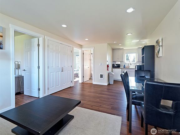 4th image of 6105 S 124th St