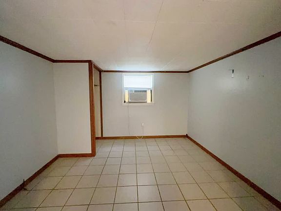 2nd image of 824 E Jane St APT A