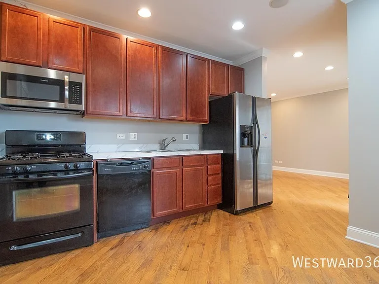 2036 W Arthur Ave #2E — Photo 1