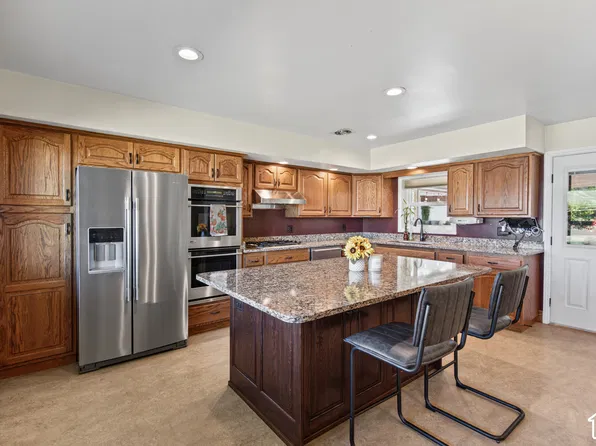 946 Arlington Way, Bountiful, UT 84010