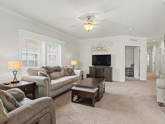 4th image of 49 Dogwood Ln
