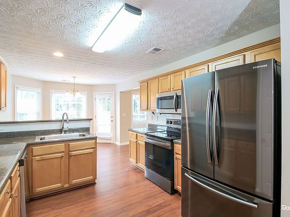 4th image of 819 Winding Grove Ln