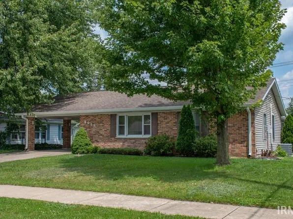 2818 Normandy Dr, Mishawaka, IN 46545