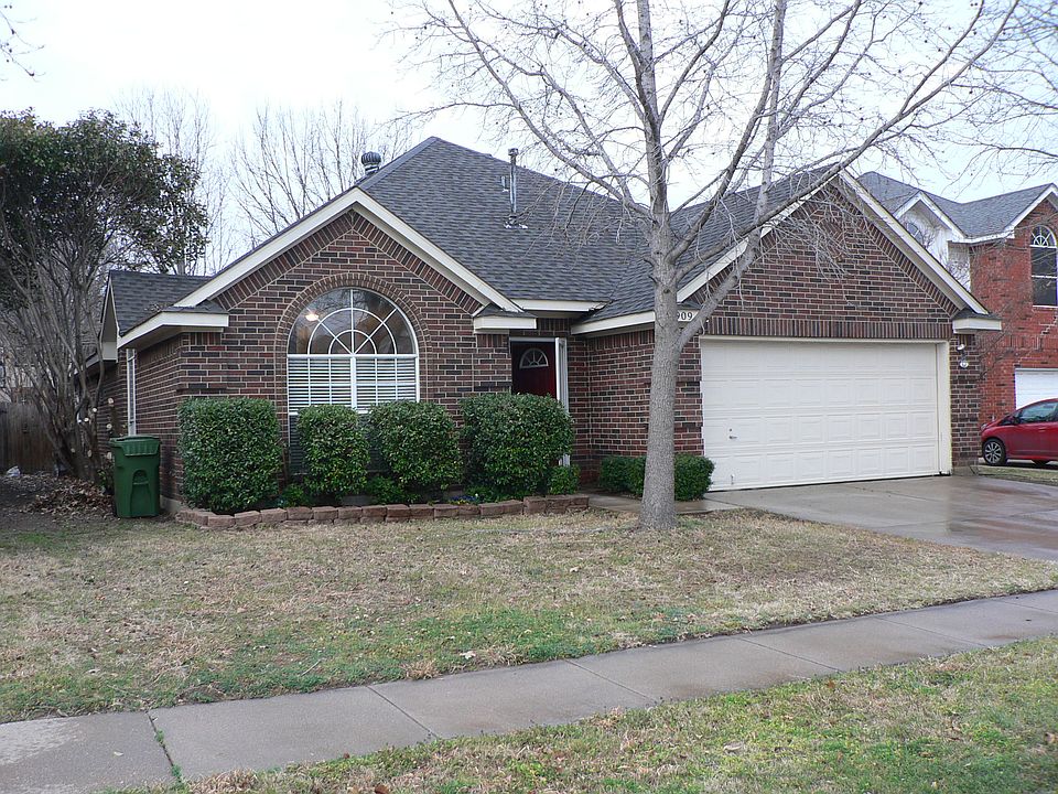 1st image of 909 Freshwood Ct