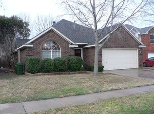 909 Freshwood Ct, Arlington, TX 76017