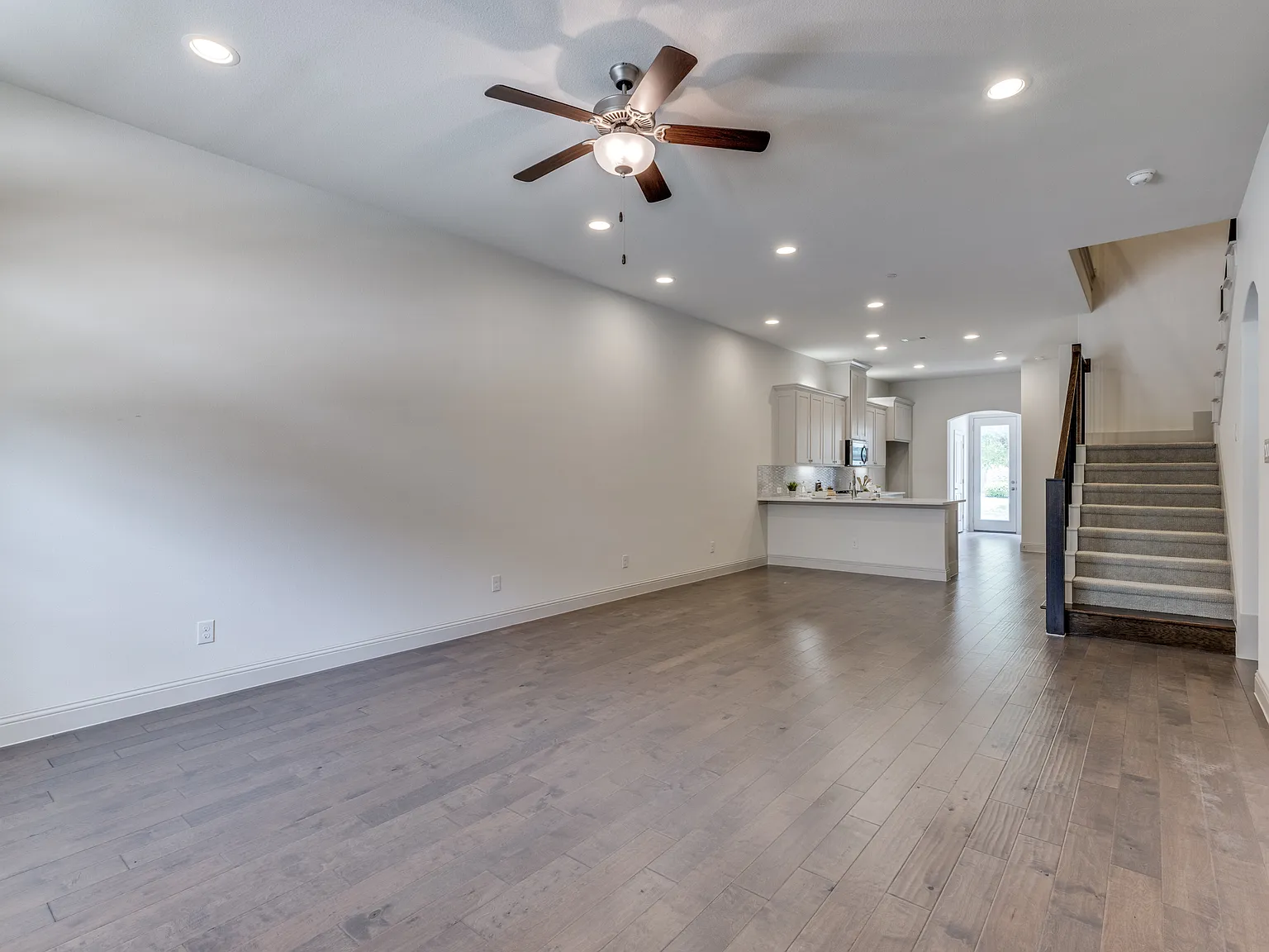 3 bed, 2101 sqft, $2,750 — Photo 2