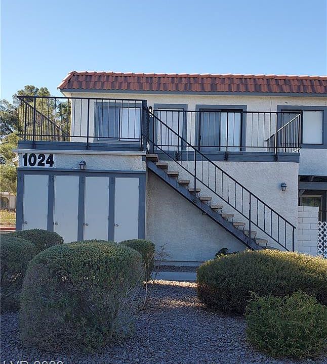 1st image of 1024 Willow Tree Dr Unit D