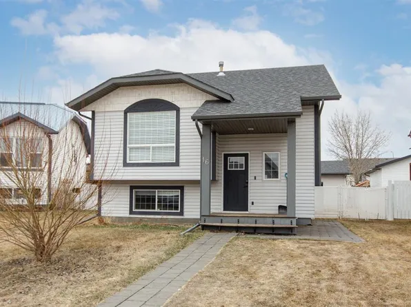 16 S Johnson Close, Penhold, AB T0M 1R0