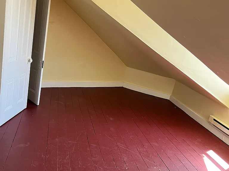 349 Pearl St — Photo 9