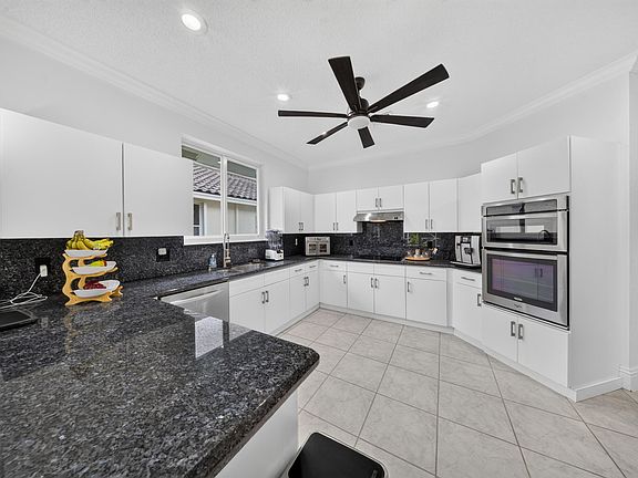 5th image of 7690 La Corniche Circle