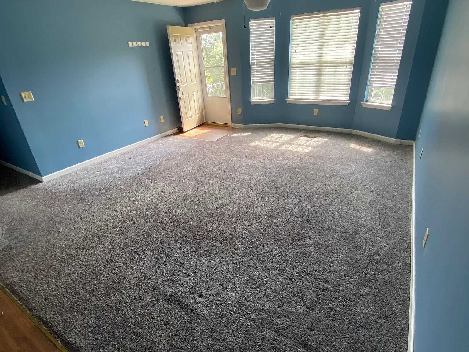 3 bed, 1200 sqft, $2,000 — Photo 2