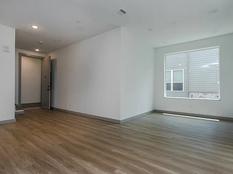 4001 Roseland Ave — Photo 31