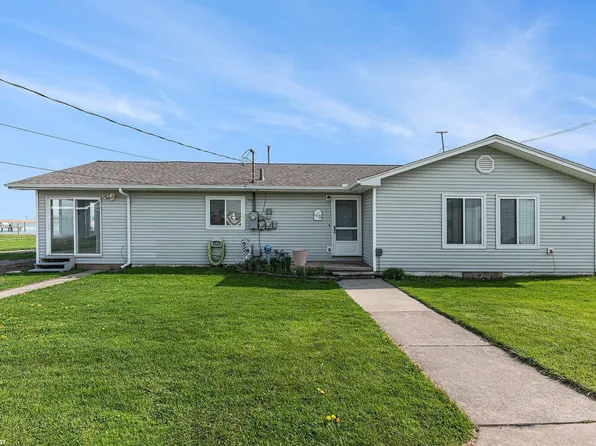 7618 S Channel Dr, Harsens Island, MI 48028