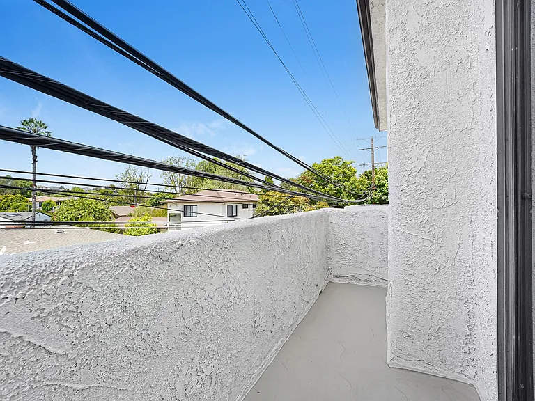 3415 McLaughlin Ave in Mar Vista! Steps to toe Mar Vista Rec Center! — Photo 11