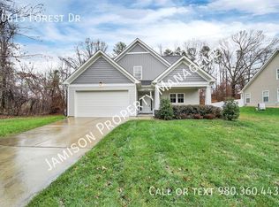 10615 Forest Dr, Matthews, NC 28105