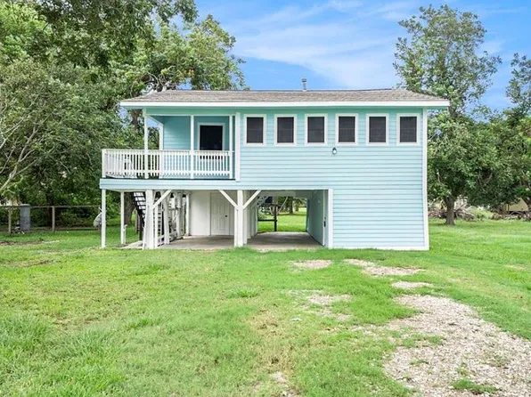 9607 Ocean Dr, Beach City, TX 77523