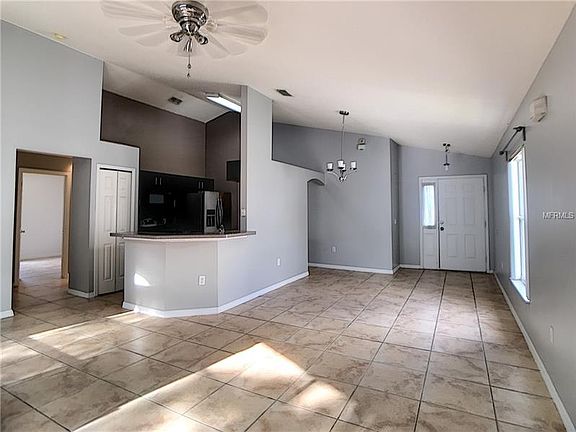 4th image of 365 Aylesbury Ln