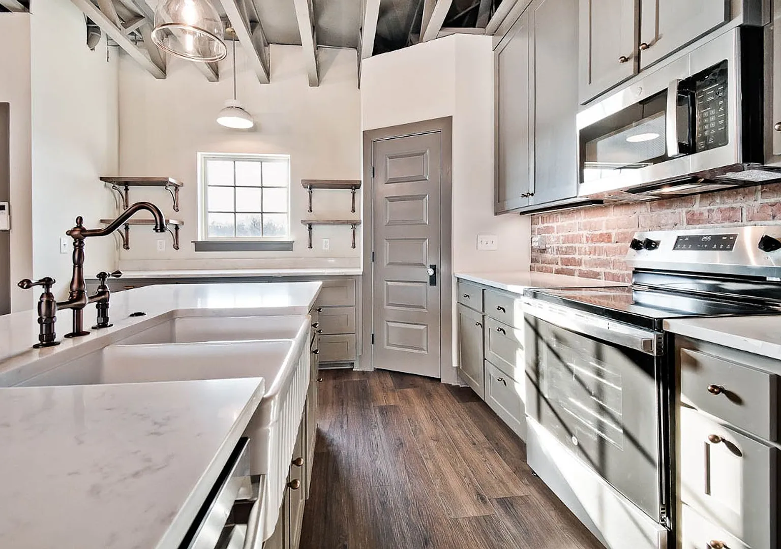Chicago Row Townhouse — Photo 4