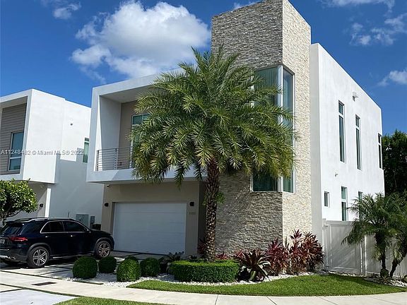 2nd image of 10592 NW 67th Ter