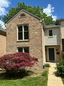 1954 Hopewood Dr, Falls Church, VA, 22043