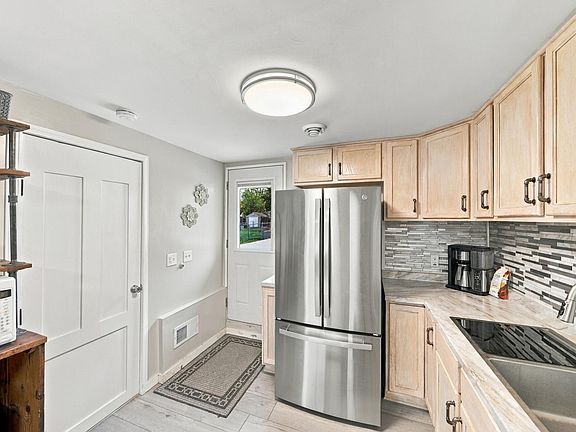 4th image of 721 Bob Ehlen Dr