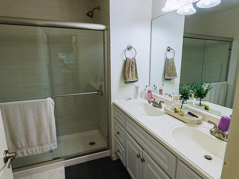 1049 Talbots Ln — Photo 14