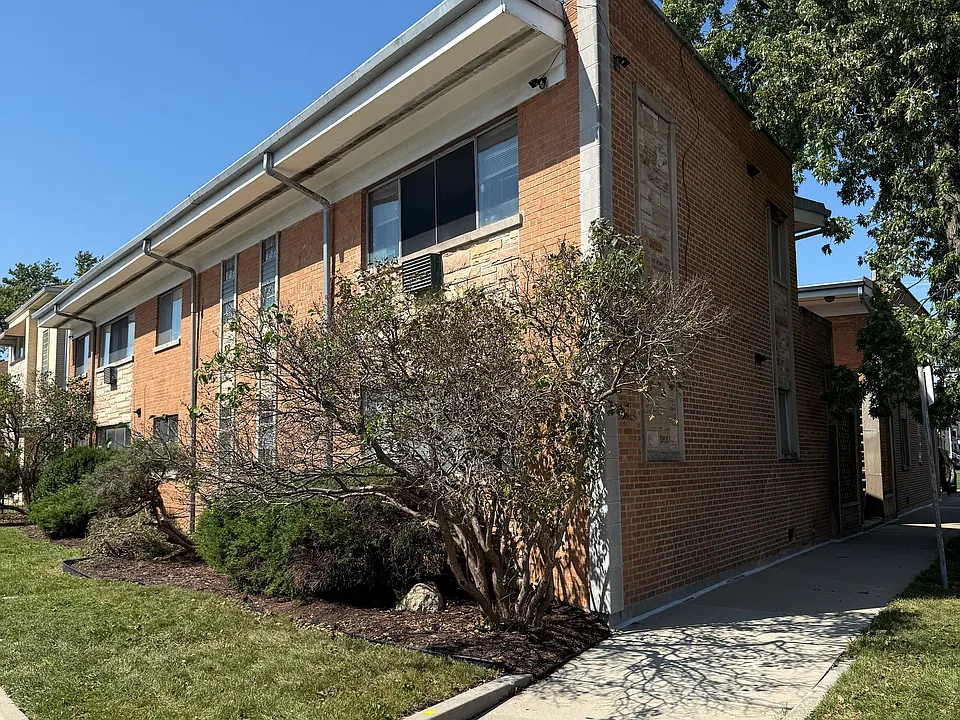5254 N Neenah Ave #2L