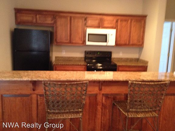 4th image of 3104 SW Deerfield Blvd Unit 1