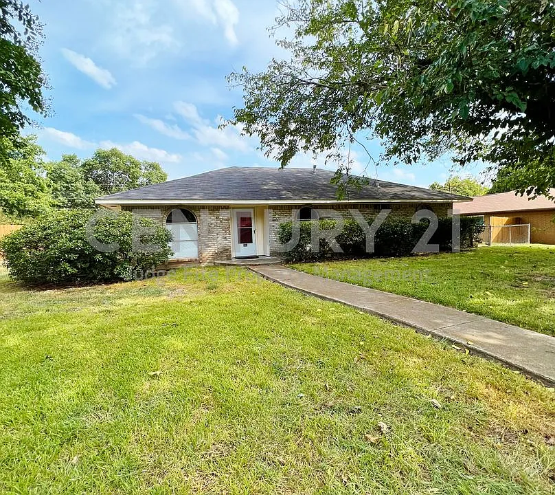 221 Connie Dr