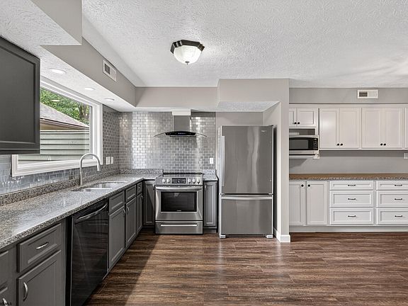 3rd image of 1024 Greystone Cir