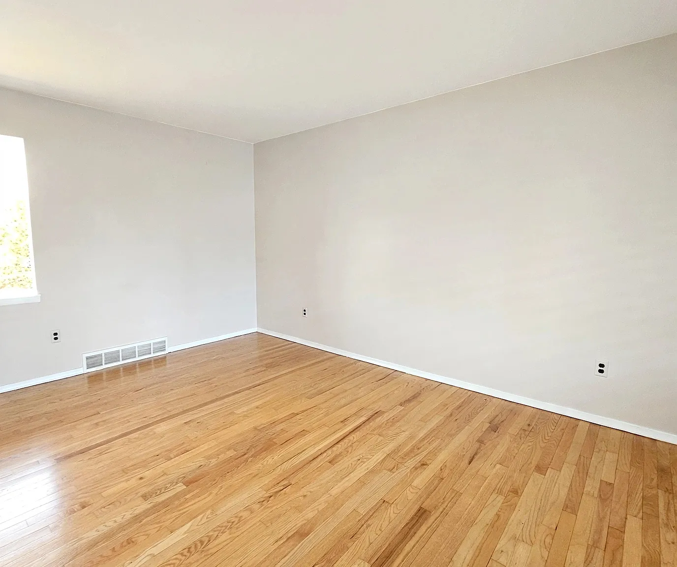 3 bed, 2.5 bath, 1469 sqft, $2,200 — Photo 3