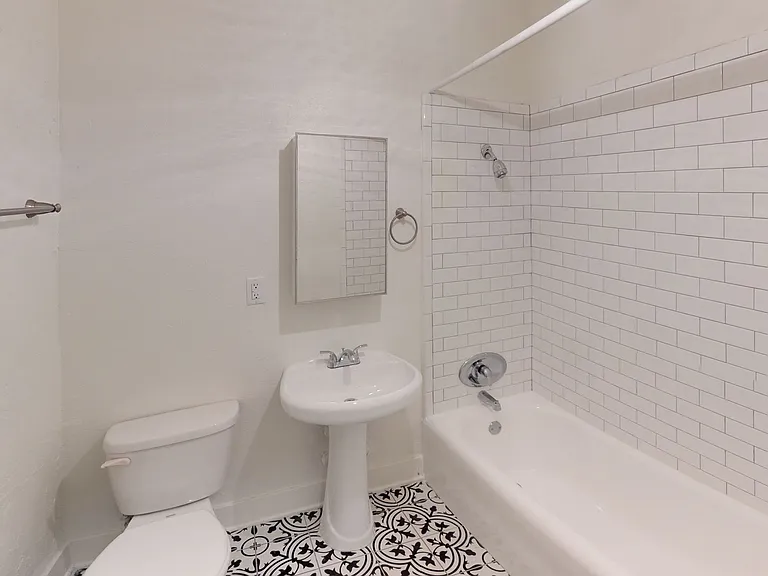 KMR - Kenmore Apts. — Photo 8