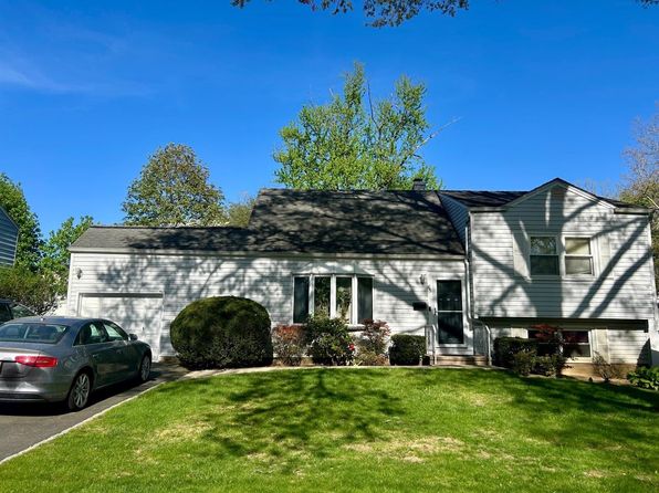 65 Boxwood Rd, Yonkers, NY 10710