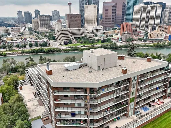 300 S Meredith Rd NE #101, Calgary, AB T2E 7A8
