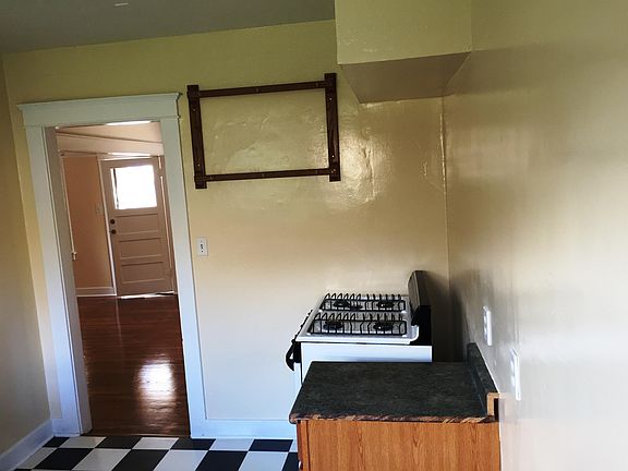 5th image of 729 Molino Ave APT C