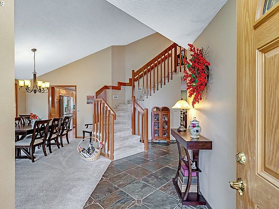 3rd image of 870 SE 58th Ave