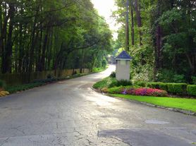 Steeple Club Apartments