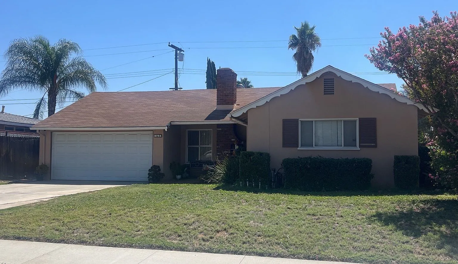 3 Bedroom 2 Bathroom Home in Riverside — Photo 1
