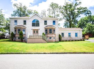 8 Marguerite Ct, Little Falls, NJ 07424