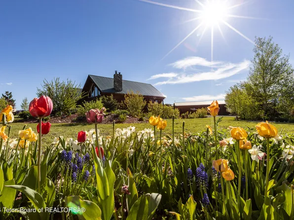 28 Corral Canyon Ln, Etna, WY 83118