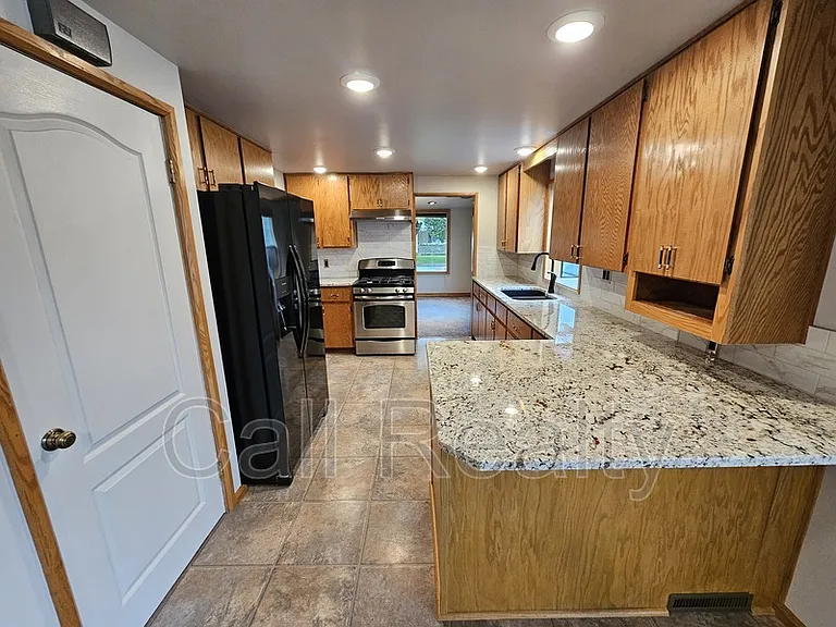 10401 E Valleyway Ave — Photo 3