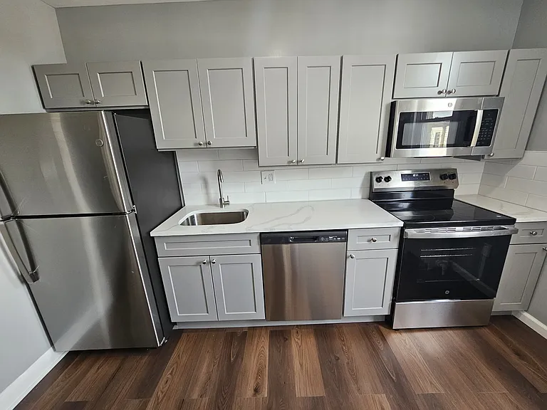 752 E Tioga St — Photo 8