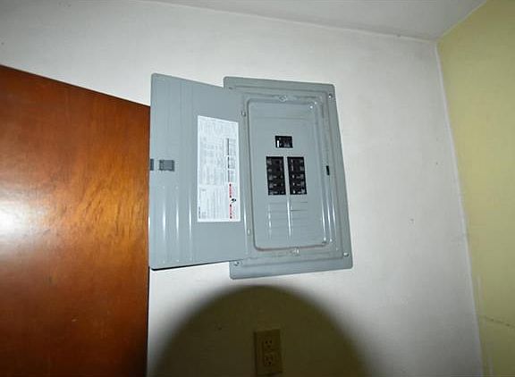 3rd image of 25 Sharilane Dr
